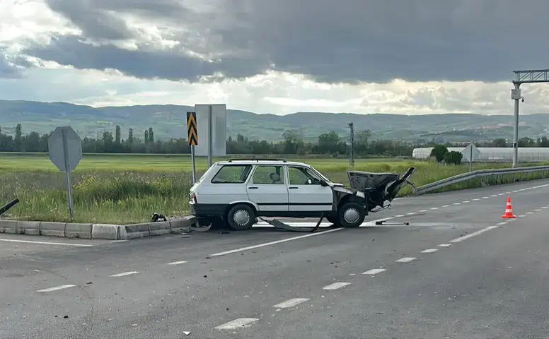 Çorum'da Çarpışan İki Otomobildeki 7 Kişi Yaralandı