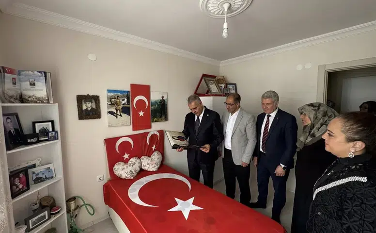 Ahlatcı’dan Şehit Annesine Vefa Ziyareti