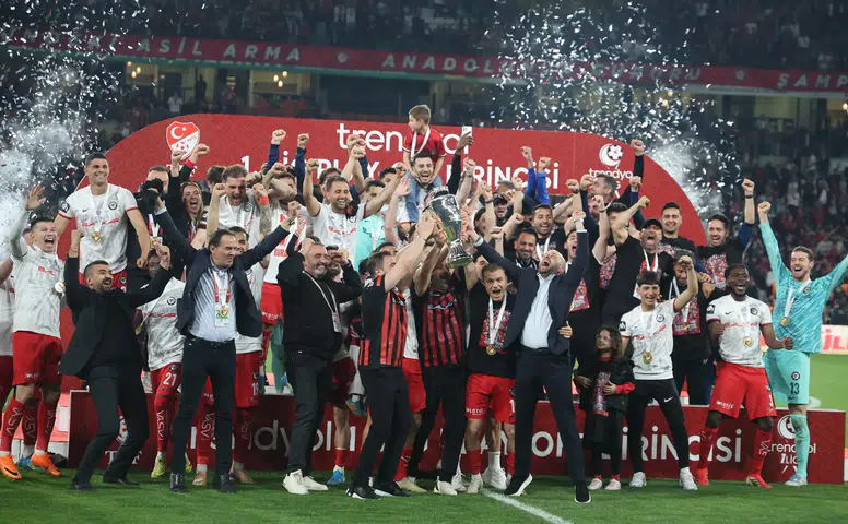 İşte Çorum FK’nin Kupayı Kaldırdığı Anlar