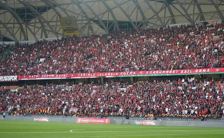 Konya’da Tribünlerde Sürpriz İsimden Destek
