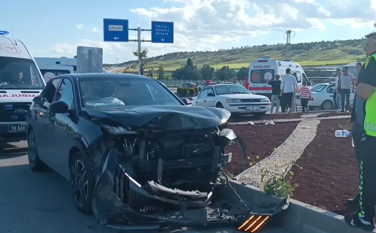 İki Otomobilin Çarpıştığı Kazada 4 Kişi Yaralandı