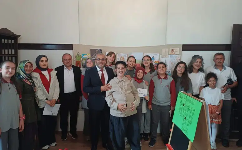 "Eleştirel Kitap Okuma" Programı Düzenlendi