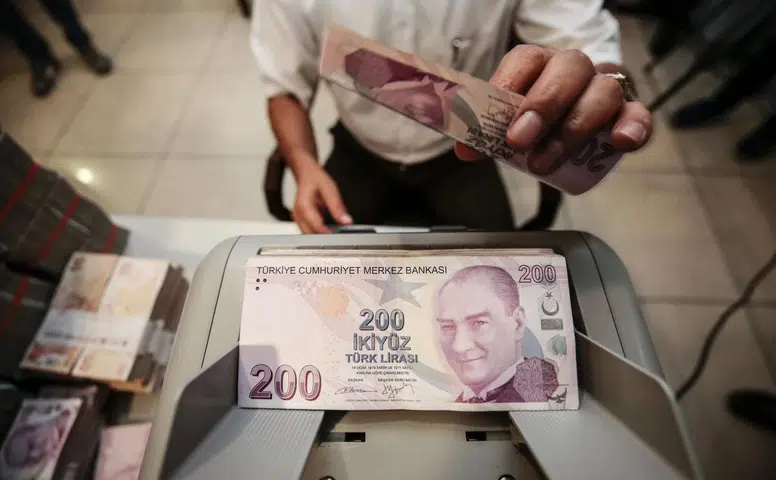 Bankalar Yarışa Girdi, Parasını Getirene 194 Bin Lira Veriyorlar
