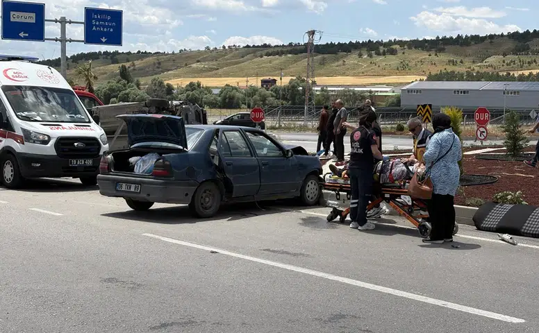 Osmancık Kavşağı’nda Korkunç Kaza: 5 Yaralı