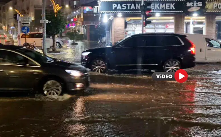 Alaca'da Sağanak Doluya Dönüştü, Cadde ve Sokaklar Beyaza Büründü