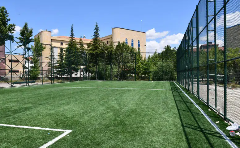 Okul Bahçelerine Futbol Sahaları İnşa Ediliyor