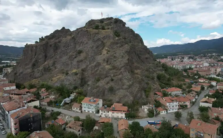 Osmancık Kalesi Çevresindeki Binalar Yıkılıyor