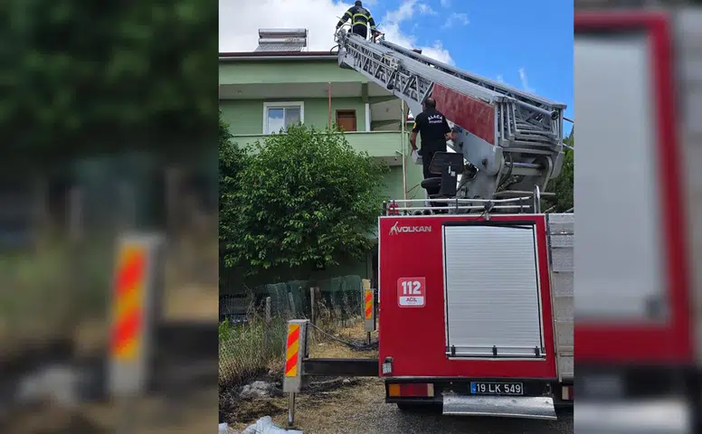 Yuvasında Mahsur Kalan Leyleği İtfaiye Kurtardı