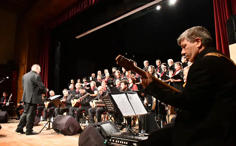 Türkülerle Anadolu Konseri Mest Etti