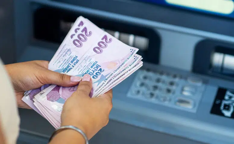 ATM'de Bunu Gören İşlem Yapmadan Uzaklaşsın