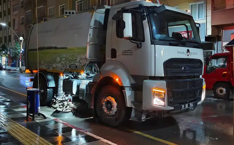 Caddelerde Temizlik Mesaisi