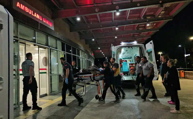 Kaldırıma Çarpan Kurye Ağır Yaralandı