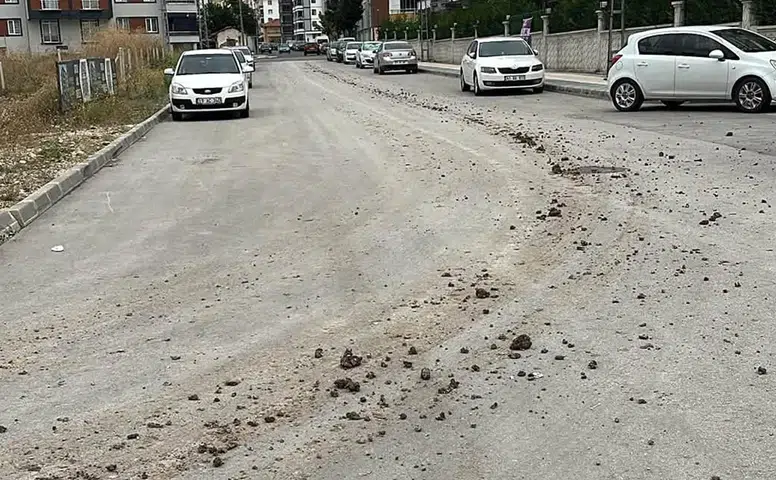 Yola Çamur Döken Kamyona Ceza