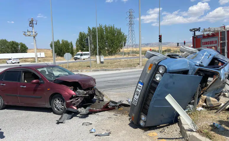 İki Otomobil Çarpıştı: 1 Yaralı