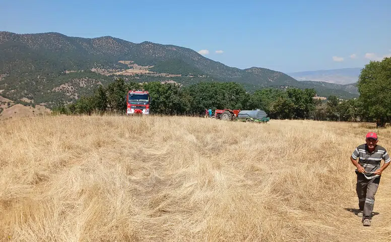 Ağaçlık Alana Sıçrayan Yangına Müdahale Ediliyor