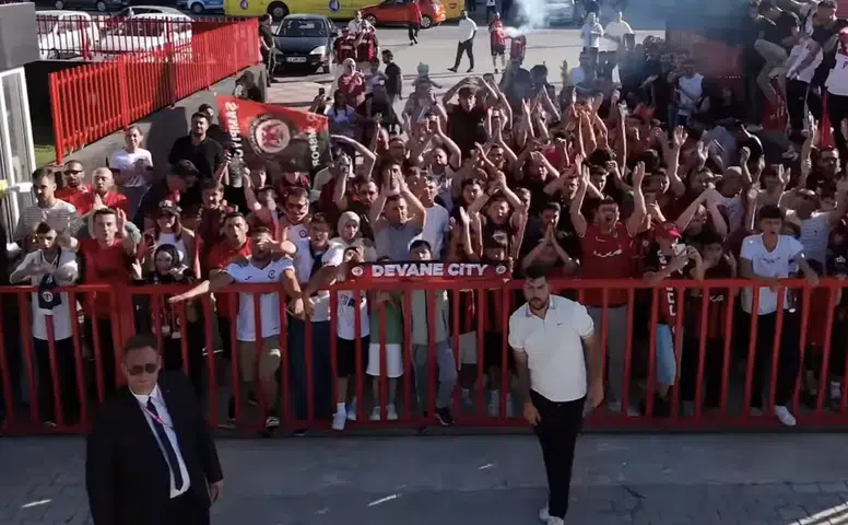 Taraftardan Futbolculara Destek!