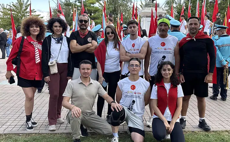 ‘Zafer’ İçin 30,8 Kilometre Koştular