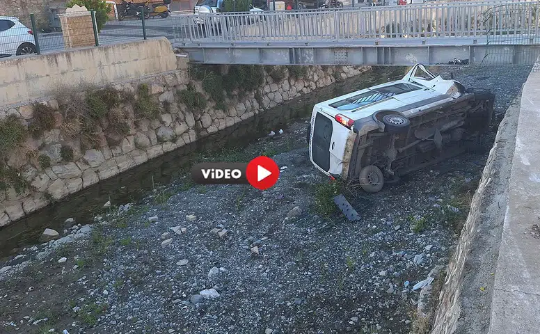 Diyaliz Hastası Nakil Aracı Çaya Uçtu
