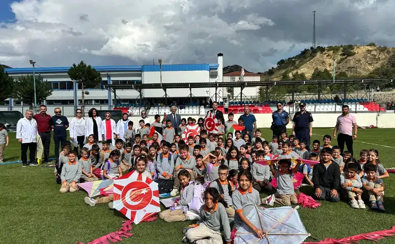 Filistinli Çocuklar İçin Göğe Bıraktılar