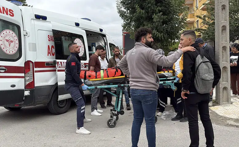 Hafif Ticari Araç ile Elektrikli Motosiklet Çarpıştı