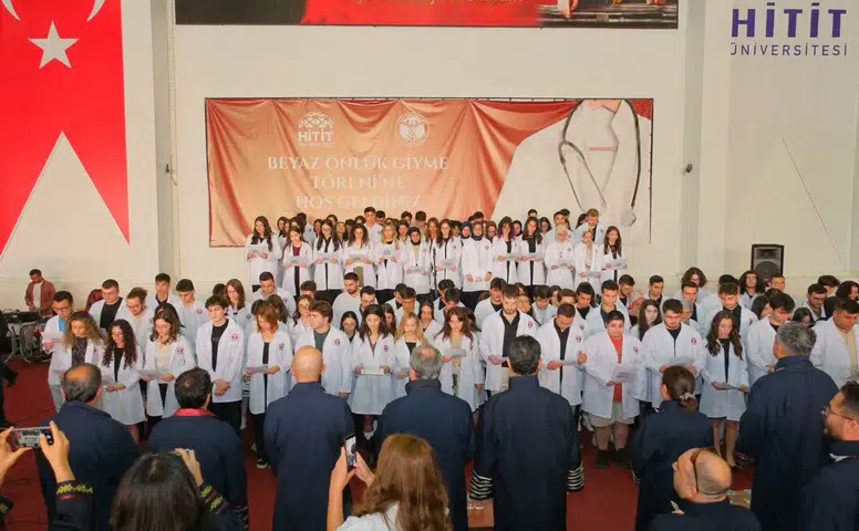 Tıp Fakültesi Öğrencilerinin Beyaz Önlük Heyecanı