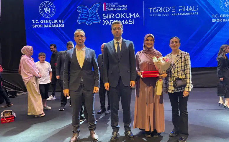 Şiir Yarışmasında Türkiye Birincisi Oldu
