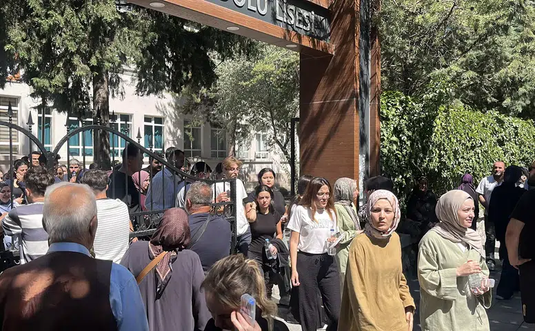 Adaylar İçeride, Aileler Dışarıda Ter Döktü