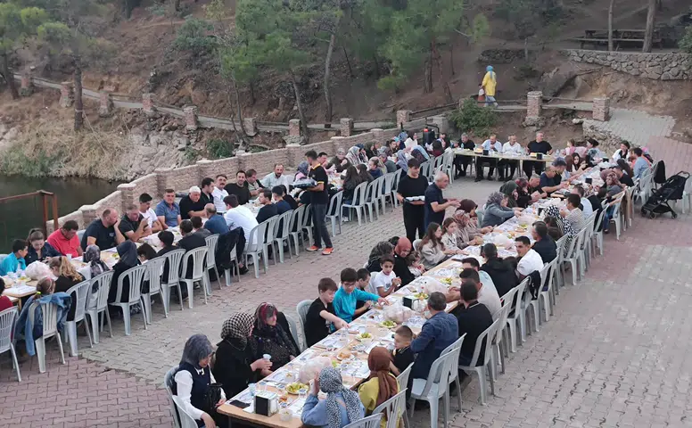 Oğuzlar’da Belediye Personeli Yemekte Buluştu