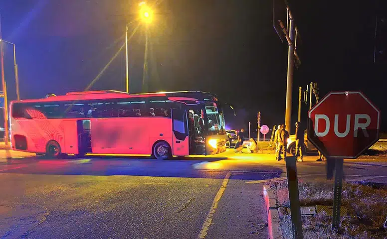 Cip ile Tur Otobüsü Birbirine Girdi