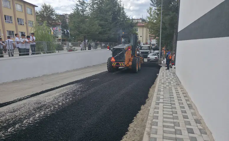 Bayat Belediyesinden Üstyapı Mesaisi