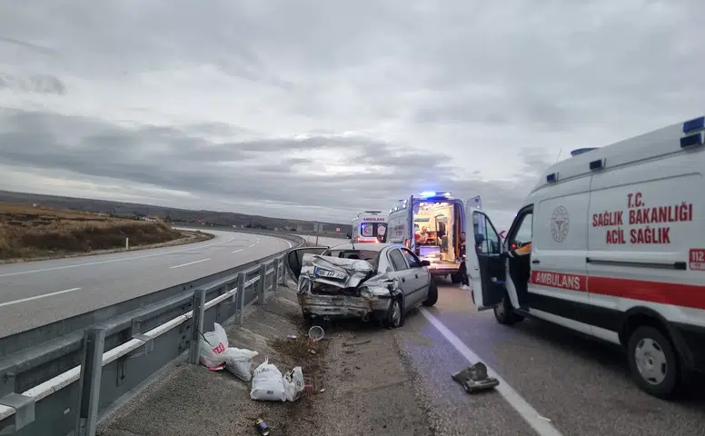 Otomobil Bariyerlere Daldı