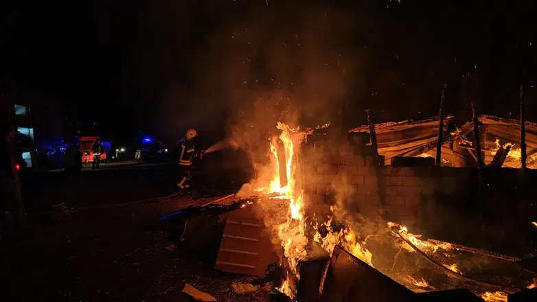 Evde Yangın Çıktı, 7 Kişi Hastanede