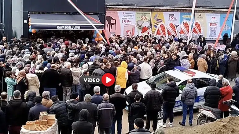 Görüntüler Çorum’dan, İndirimi Duyan Koştu