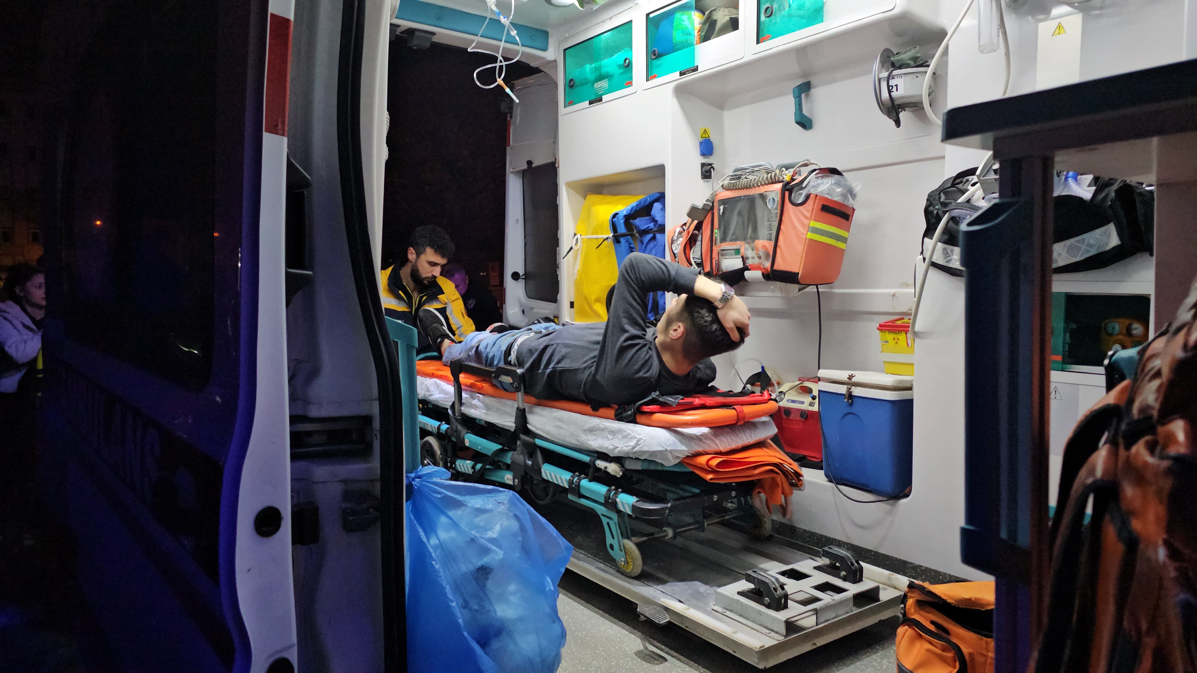 Arkadaşıyla Konuşmaya Gitti, Gözünü Hastanede Açtı (1)