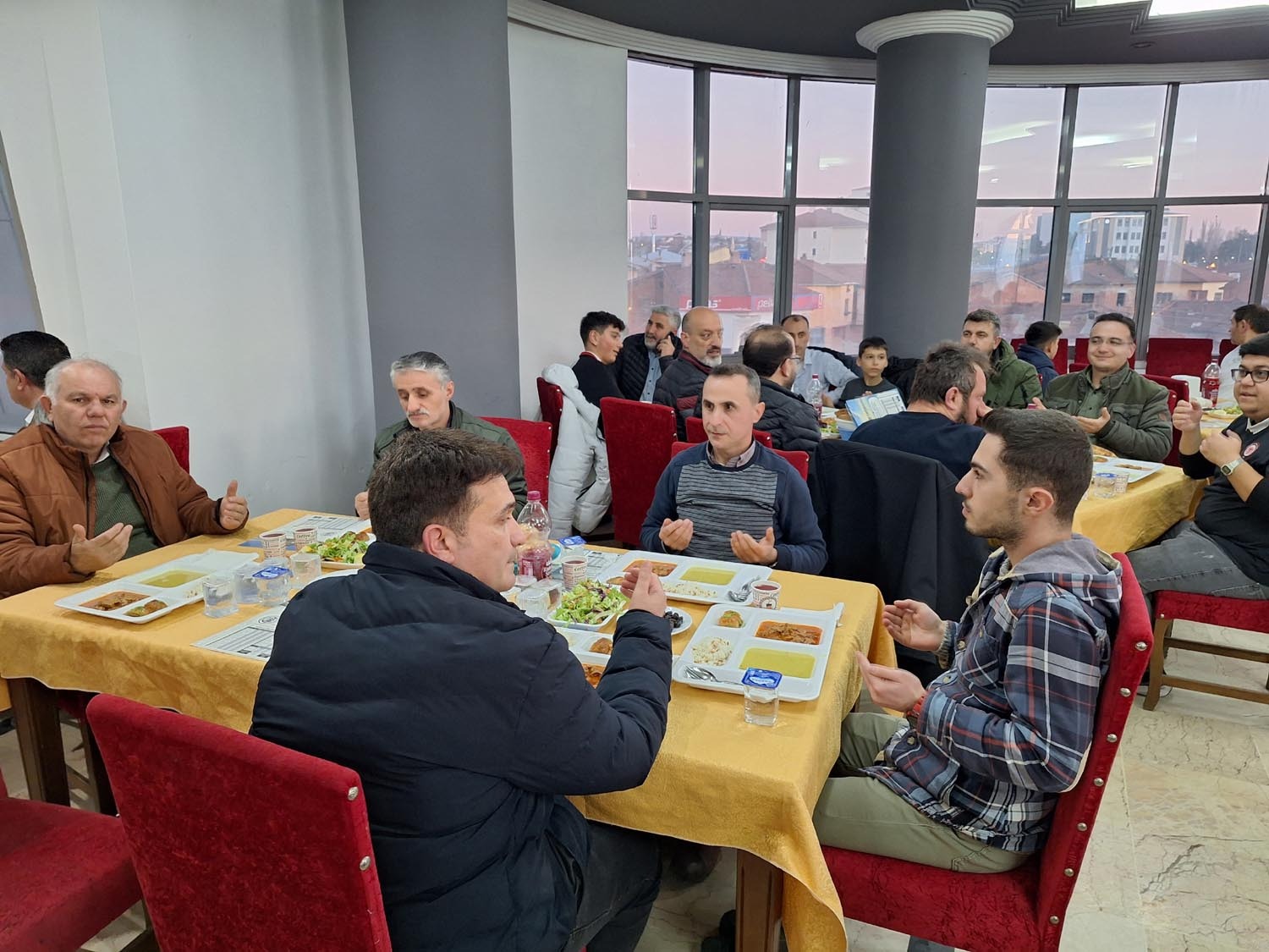 Berberler Ve Kuaförler Iftarda Buluştu (3)