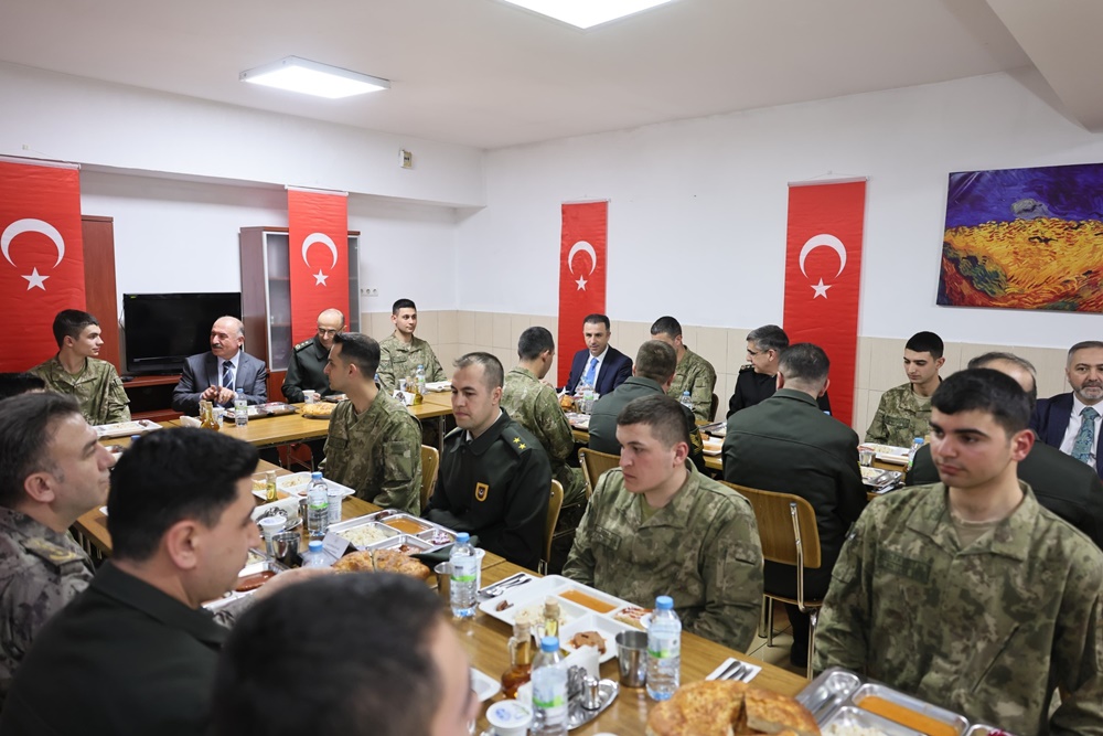 Çalgan, Mehmetçiklerle Iftar Sofrasında Buluştu (1)