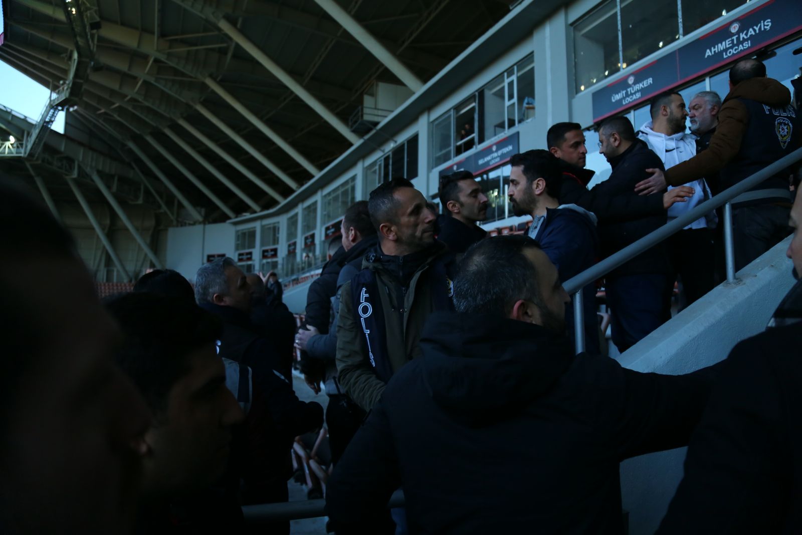 Çorum Fk Başkanı Oğuzhan Yalçın Taraftar Tartışma (6)