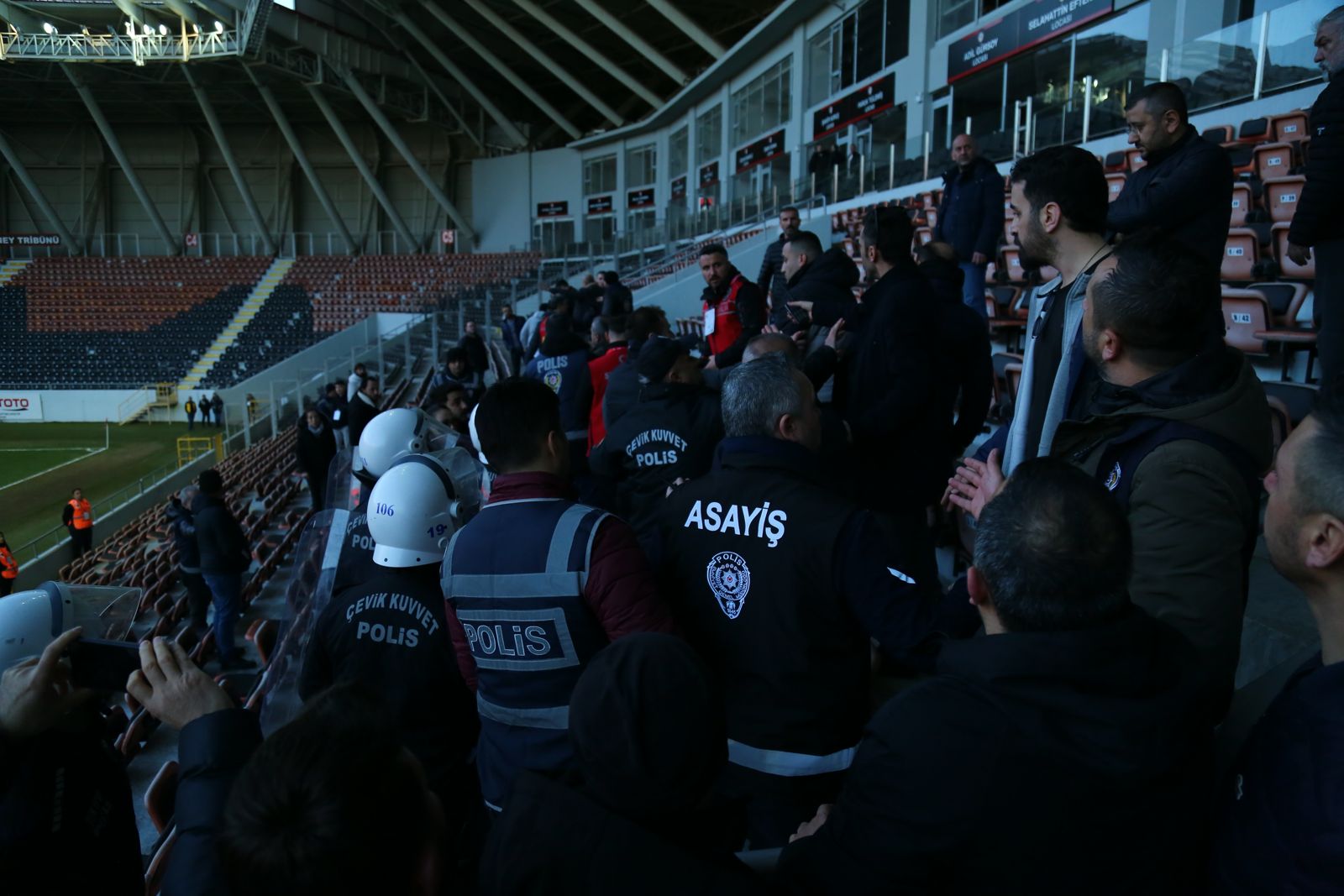 Çorum Fk Başkanı Oğuzhan Yalçın Taraftar Tartışma (7)