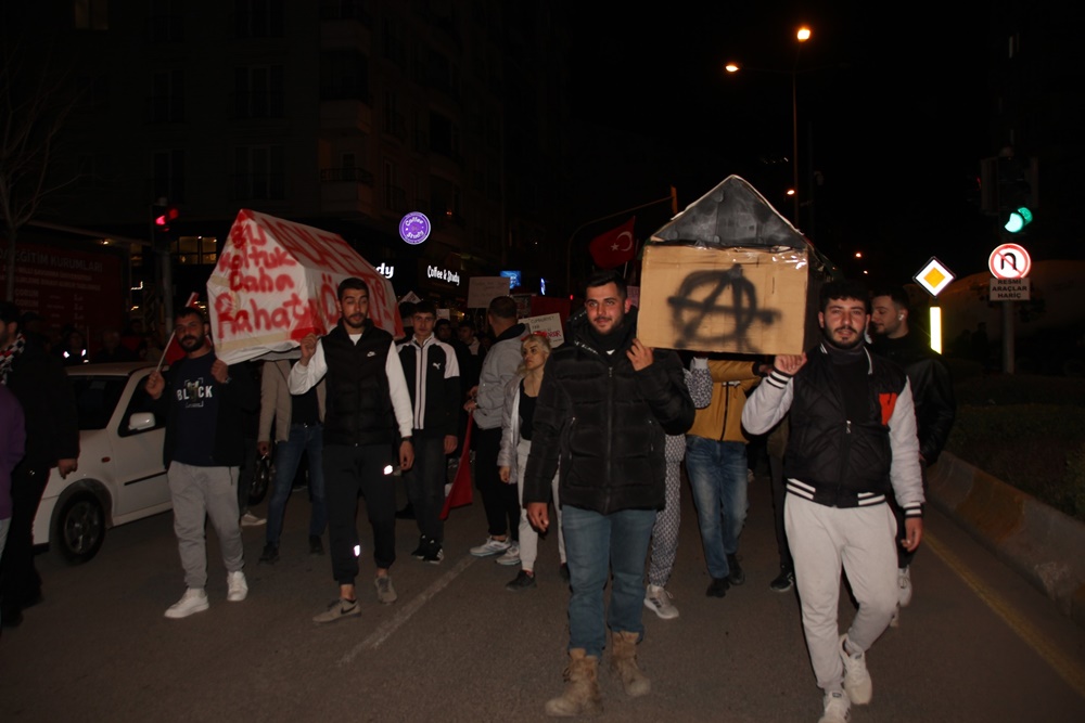 Ekrem İmamoğlu’na Destek Yürüyüşünde Dikkat Çeken Tabut Detayı (4)