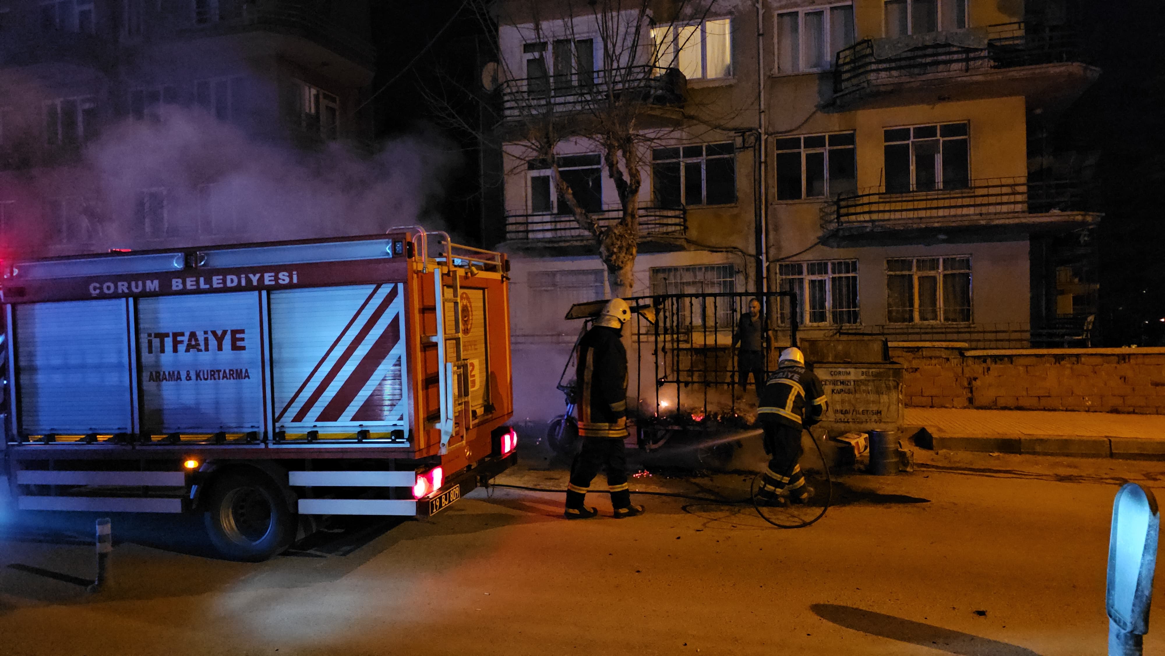 Elektrikli Motosiklet Alev Aldı, O Anlar Kamerada (2)