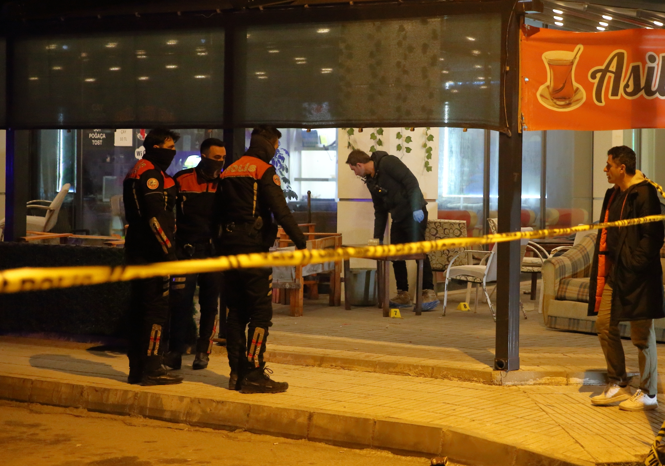 Kahvehanede Silahlı Çatışma 1 Ölü, 4 Yaralı (3)
