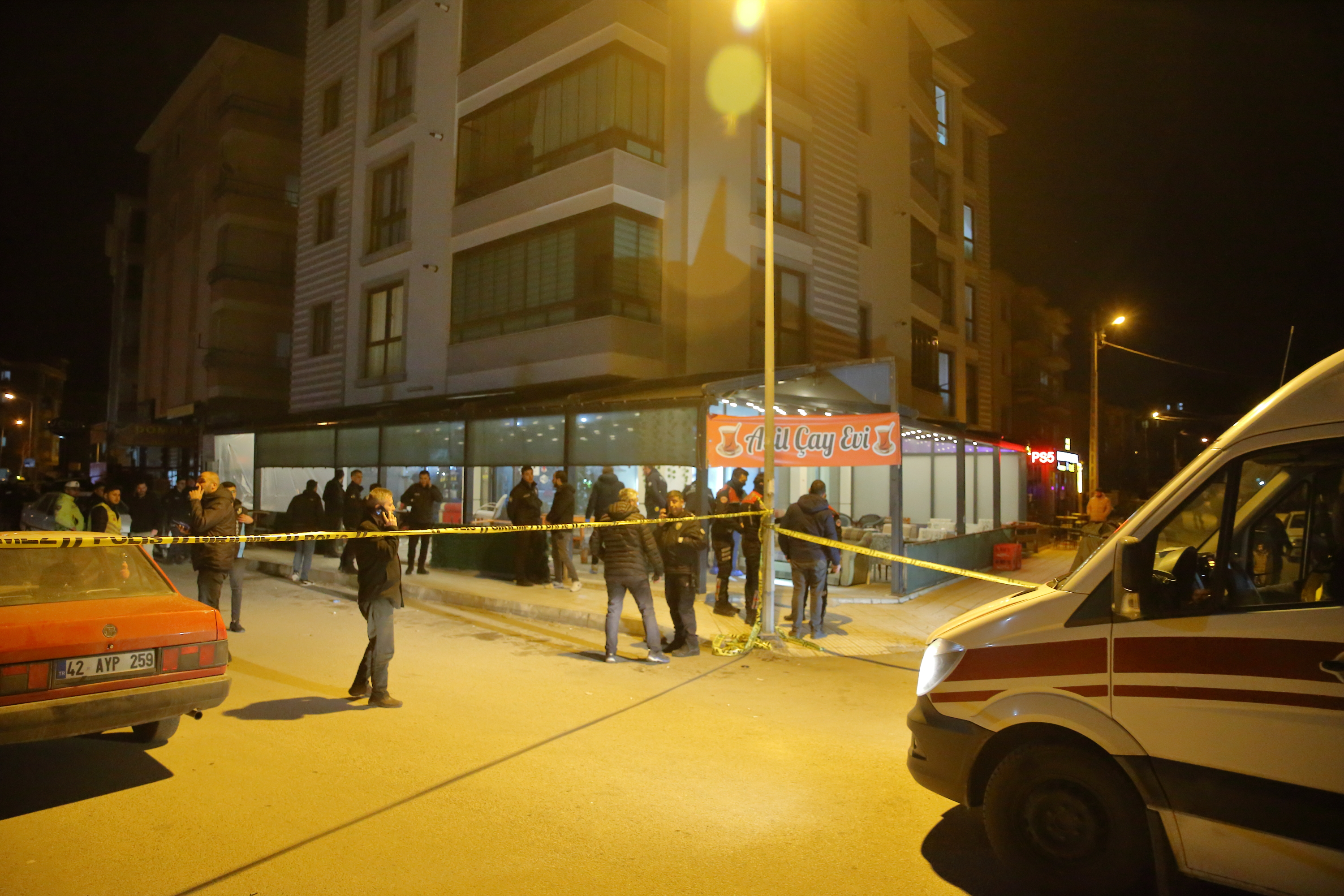 Kahvehanede Silahlı Çatışma 1 Ölü, 4 Yaralı (4)