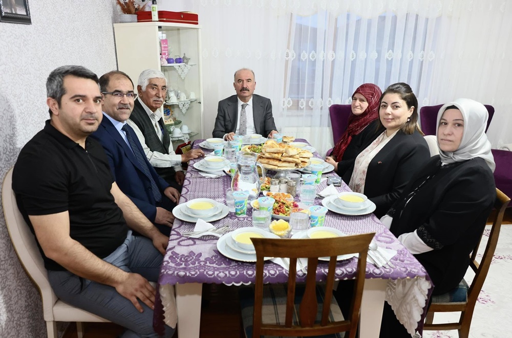 Şehidin Ailesiyle Iftar Sofrasında Buluştu (2)