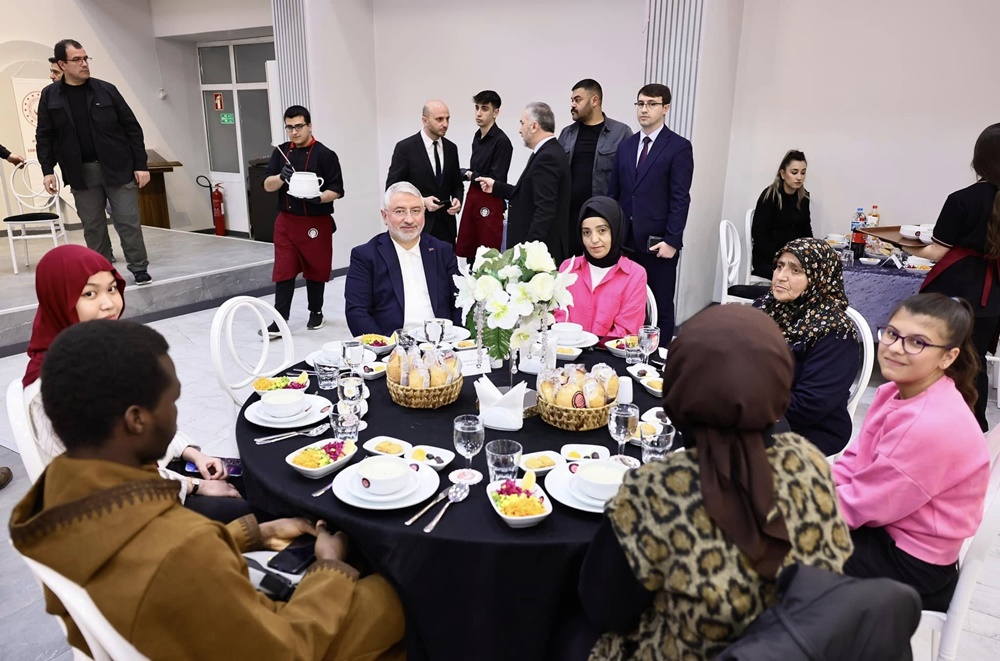 Vali Çalgan Sizler Bizim Geleceğimizsiniz (8)