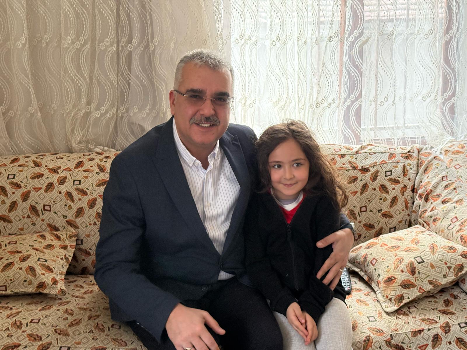 Ahlatcı, Ramazan Bayramı’nı Vatandaşla Bir Arada Geçirdi (3)