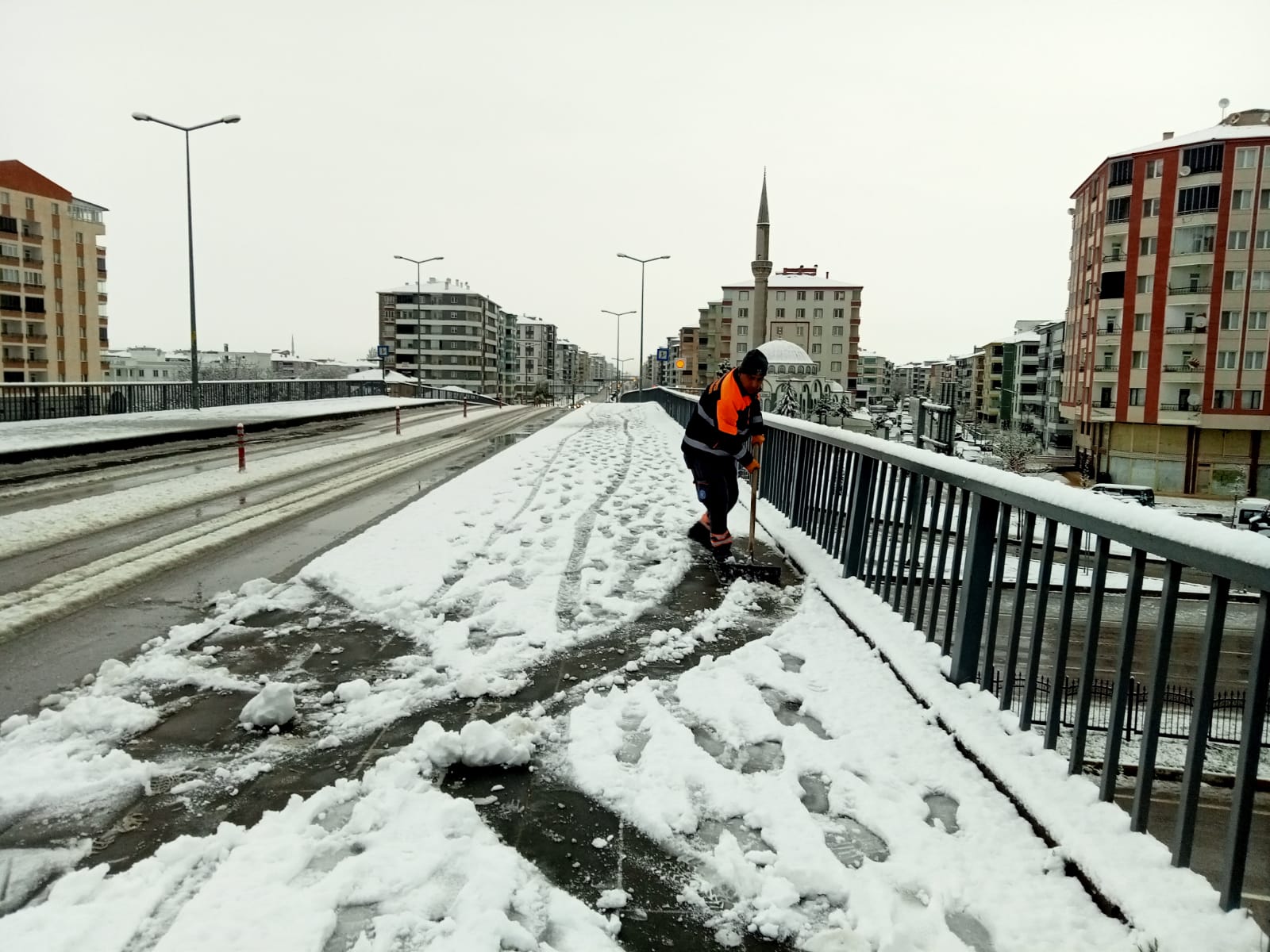Belediye Ekiplerinin Kar Mesaisi (7)