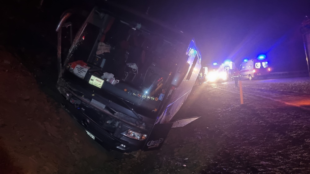 Çorum’da Tur Otobüsü Kaza Yaptı 23 Yaralı (2)