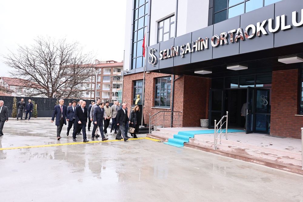 Kansere Yeni Düşen Kızı Için Okul Yaptırdı (5)