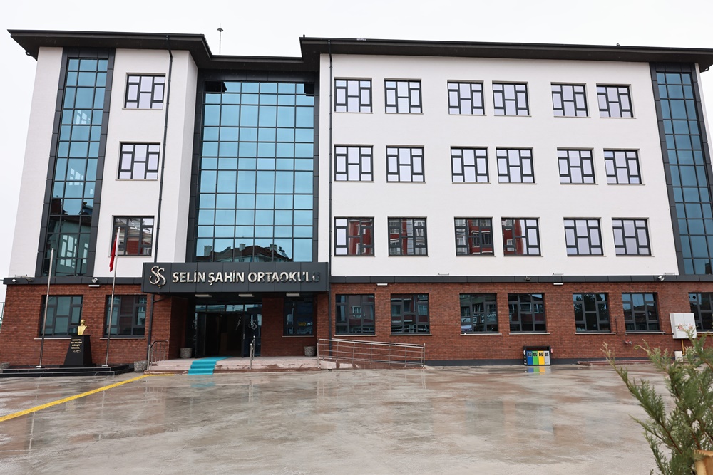Kansere Yeni Düşen Kızı Için Okul Yaptırdı (6)
