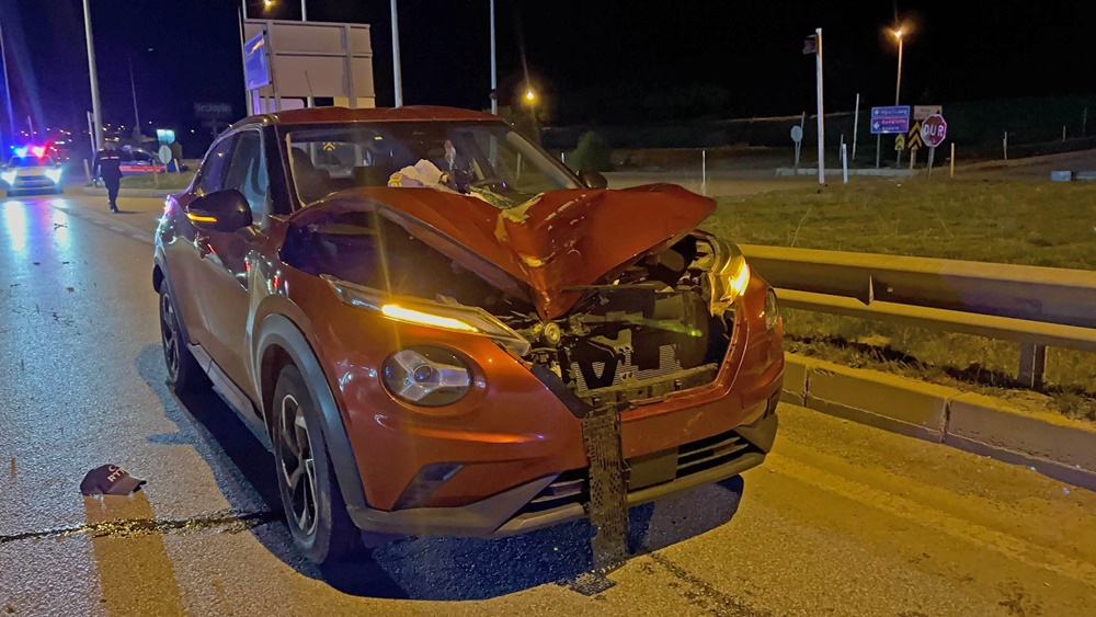 Otomobil Yayaya Çarptı, Kurtarılamadı (1)